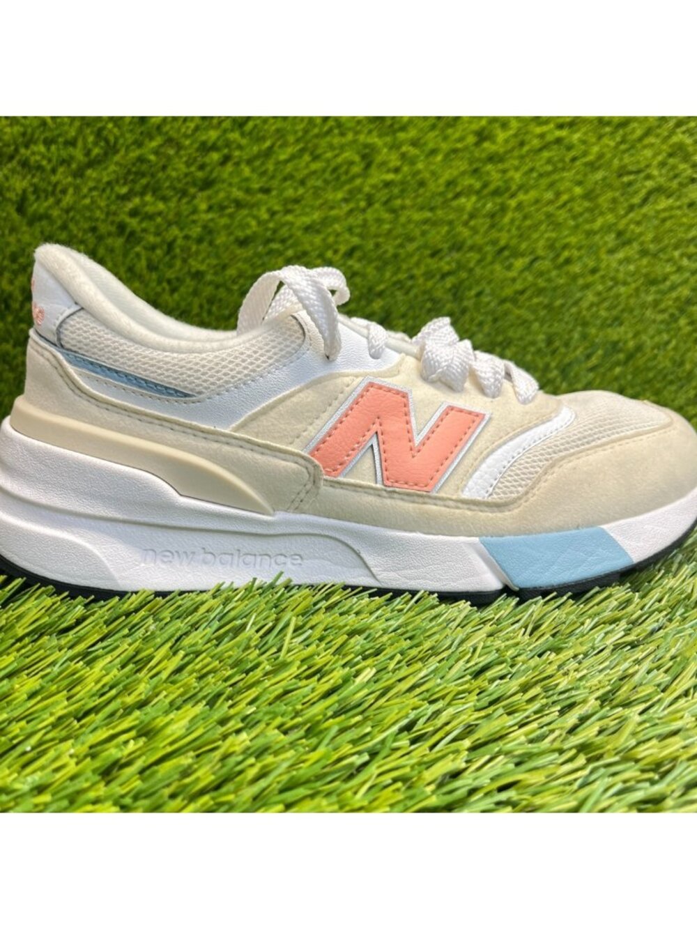 New Balance 997H Boys Size 4.5Y Beige White Blue Athletic Running Shoes Sneakers